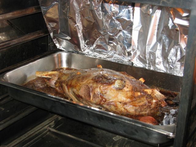 pendant ce temps l, le gigot cuit...