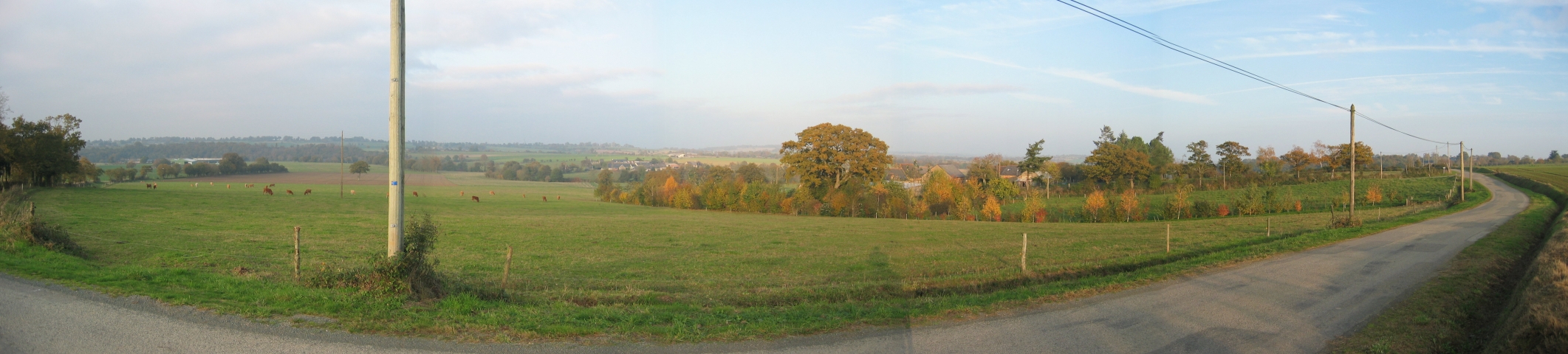 cela valait bien un panoramique !  l'ouest, le ciel se couvre doucement