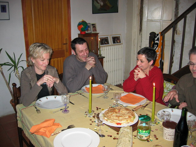 L'ambiance a l'air bonne autour de la table...