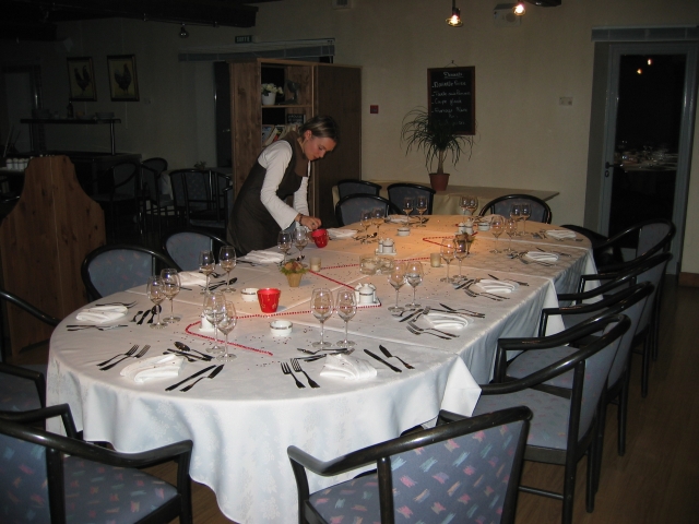 la table est dresse, magnifique