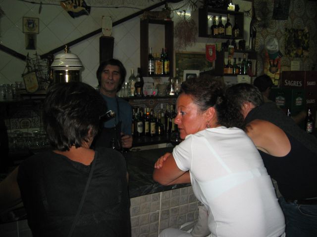 Mesdames, un petit alcool local pour la route ?