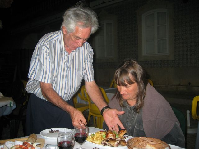 Mathilde a choisi du poulet... servi avec classe !