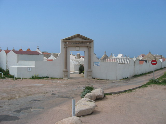 le cimetire marin, entre la citadelle et la pointe