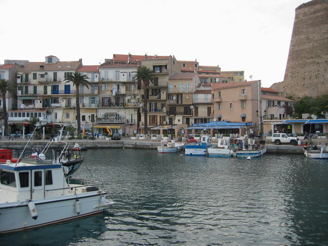 le port, bars, restos... l't, ce doit tre la foule 