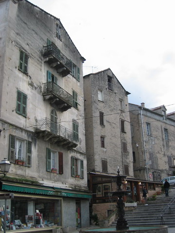 faades un peu vieillottes