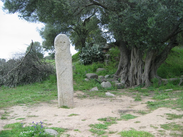 et voici les statues-menhir