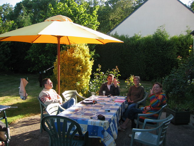 on passe  Nantes et vous avez le bonjour de Dominique et Martine